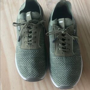 TRUE Men's Green Mesh Golf Sneakers